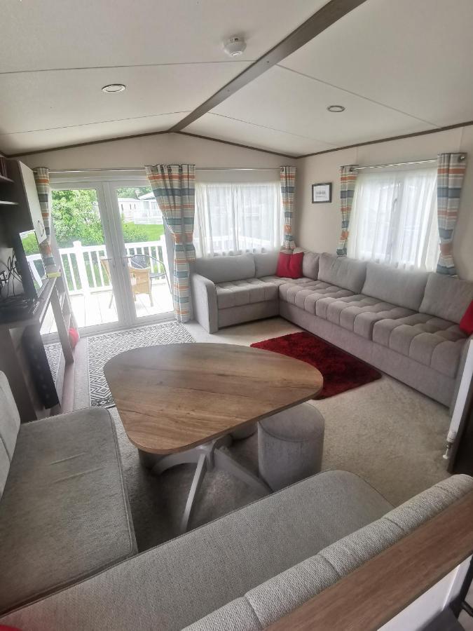 Lakeside Cotswold Holiday Home Сайренстер Экстерьер фото