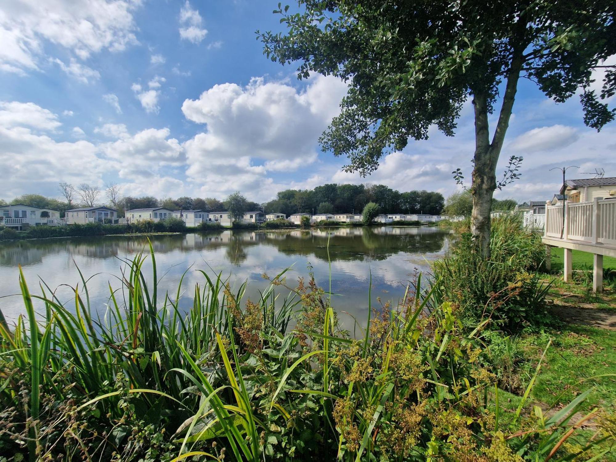 Lakeside Cotswold Holiday Home Сайренстер Экстерьер фото