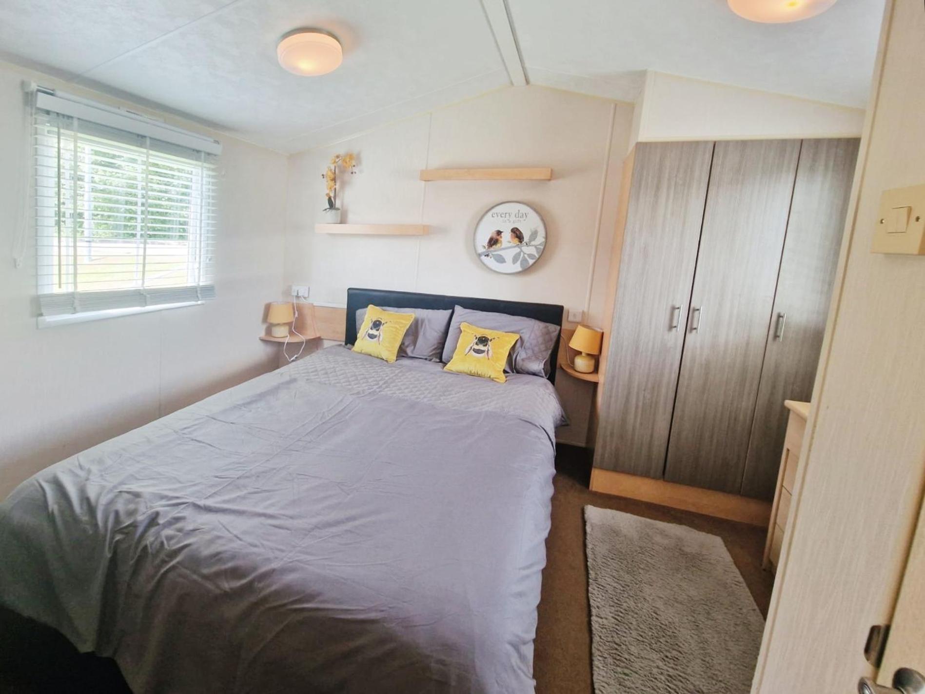 Lakeside Cotswold Holiday Home Сайренстер Экстерьер фото