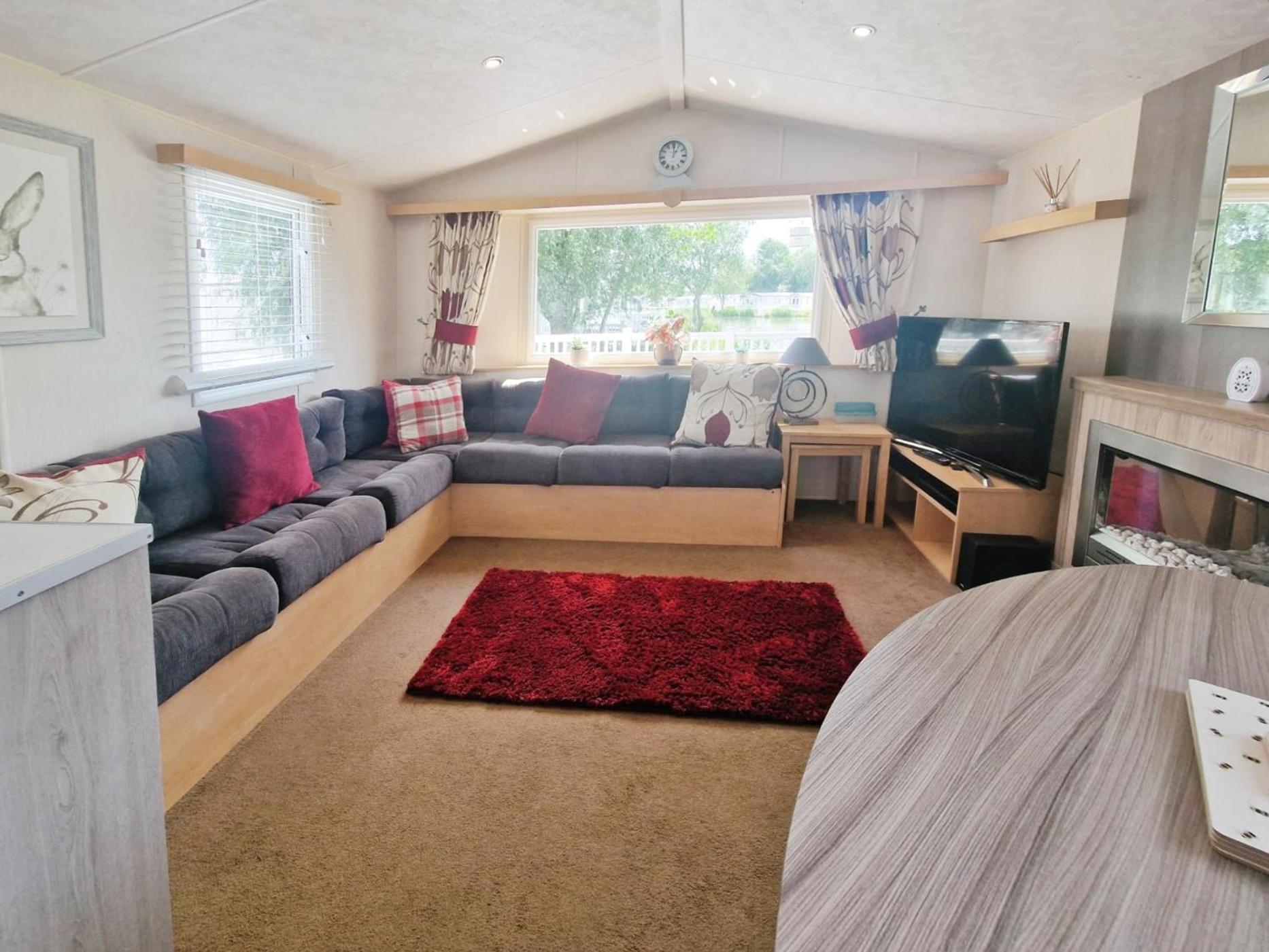 Lakeside Cotswold Holiday Home Сайренстер Экстерьер фото