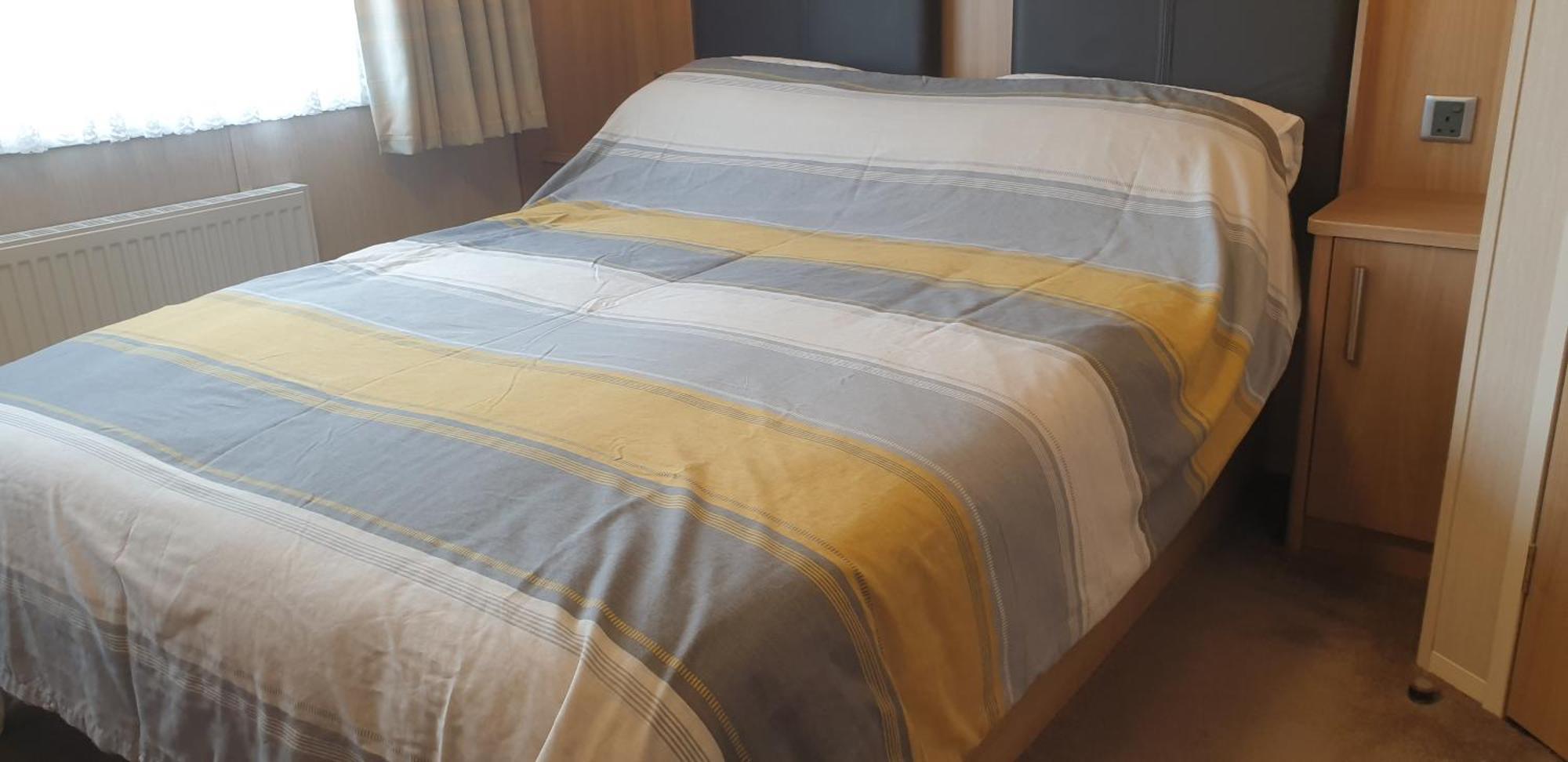 Lakeside Cotswold Holiday Home Сайренстер Номер фото